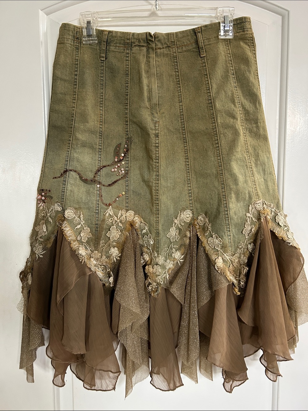 Women's Olive Green High-Low Layered Ruffle Skirt with Lace Trim - Picture 6 of 10
